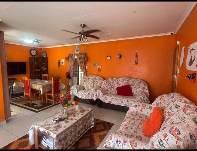 3 BEDROOM HOUSE FOR SALE IN KOSMOSPARK